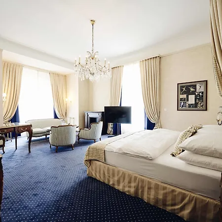 فندق Romantik Europe 4*
